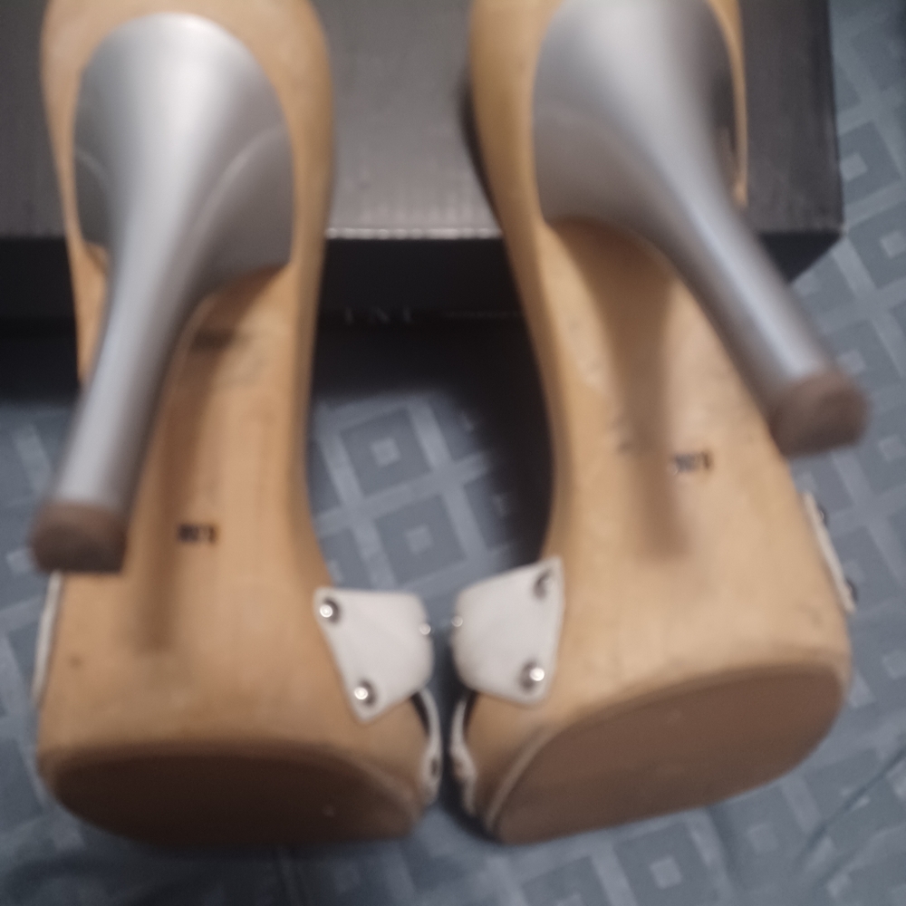 Shoes - Picture 3 of 4
